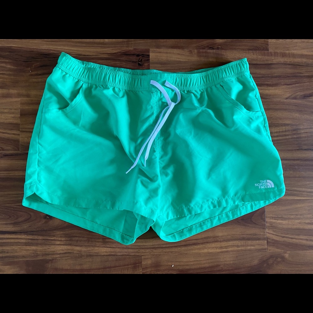 XL NorthFace green shorts EUC!
